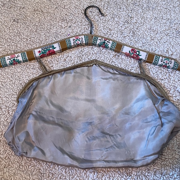 Vintage French (?) clothes hanger with pocket floral stripe - Picture 6 of 11